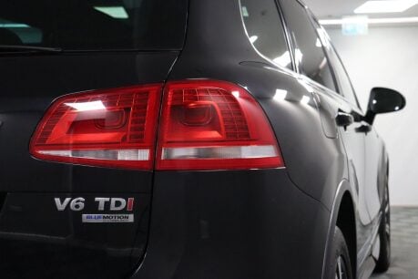 Volkswagen Touareg V6 R-LINE TDI BLUEMOTION TECHNOLOGY 23
