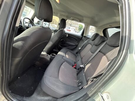 Mini Hatch COOPER D 11