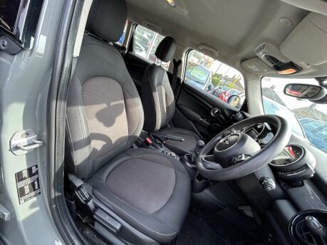 Mini Hatch COOPER D 10