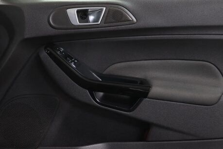 Ford Fiesta ZETEC 37