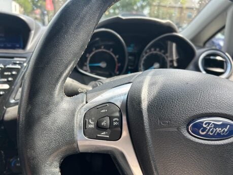 Ford Fiesta TITANIUM 14
