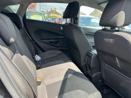 Ford Fiesta TITANIUM 12