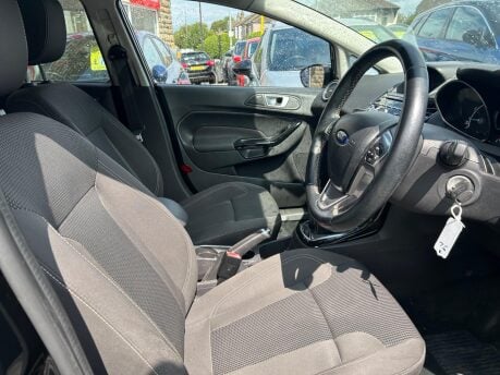 Ford Fiesta TITANIUM 11