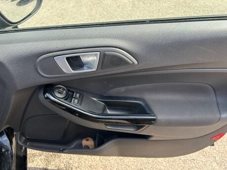 Ford Fiesta TITANIUM 16