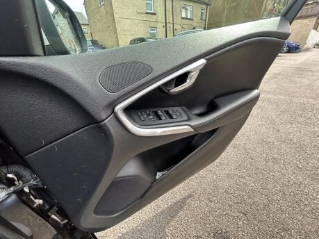 Volvo V40 D3 R-DESIGN LUX NAV 15