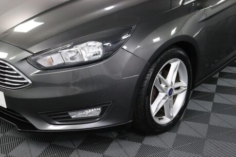 Ford Focus ZETEC 27