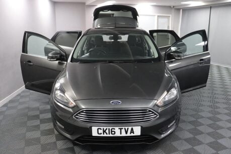 Ford Focus ZETEC 8