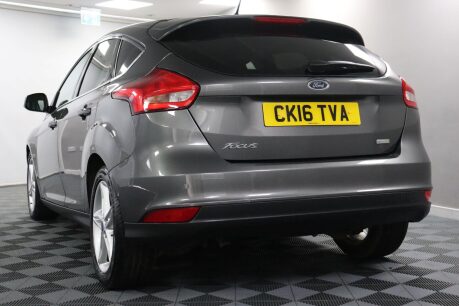 Ford Focus ZETEC 17
