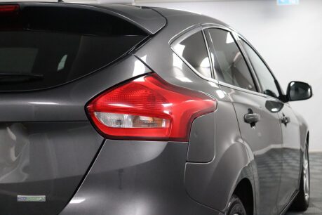 Ford Focus ZETEC 29