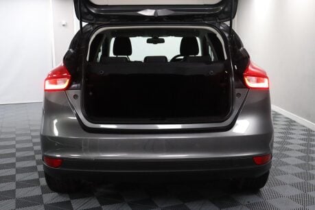 Ford Focus ZETEC 28