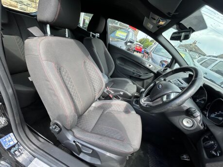Ford Fiesta ST-LINE 12