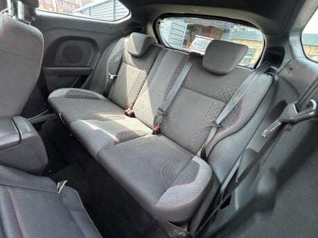 Ford Fiesta ST-LINE 14