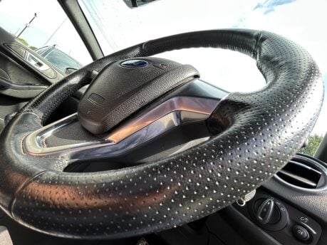 Ford Fiesta ST-LINE 13