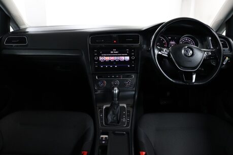 Volkswagen Golf SE TSI DSG 40