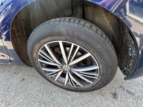 Volkswagen Golf SE TSI DSG 16