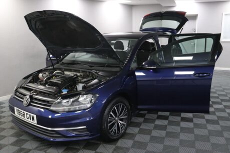 Volkswagen Golf SE TSI DSG 16