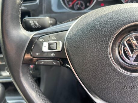 Volkswagen Golf SE TSI DSG 14