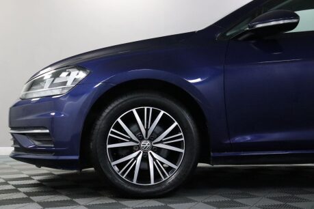 Volkswagen Golf SE TSI DSG 27