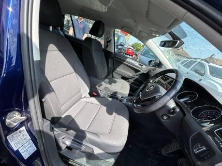Volkswagen Golf SE TSI DSG 10