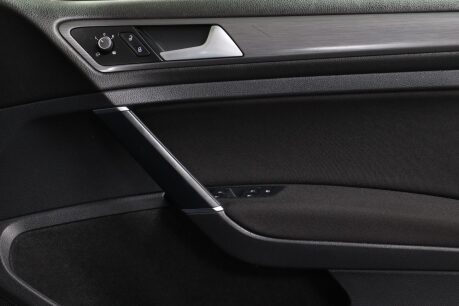 Volkswagen Golf SE TSI DSG 36