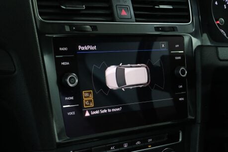 Volkswagen Golf SE TSI DSG 37