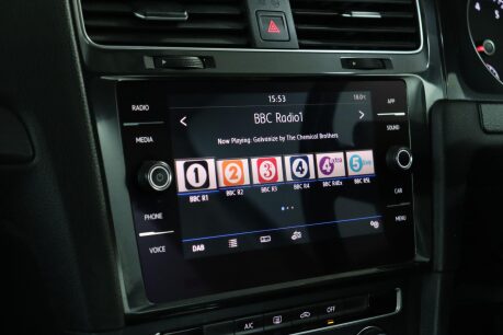 Volkswagen Golf SE TSI DSG 39