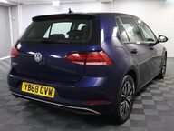 Volkswagen Golf SE TSI DSG 11