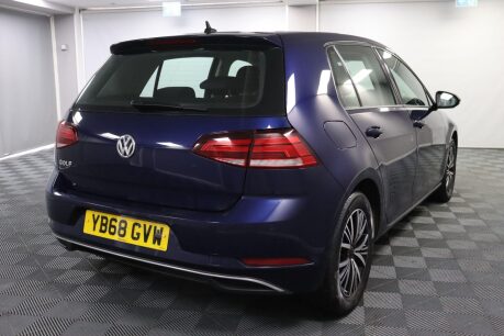 Volkswagen Golf SE TSI DSG 11