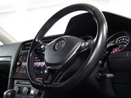 Volkswagen Golf SE TSI DSG 12