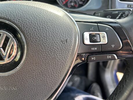Volkswagen Golf SE TSI DSG 13