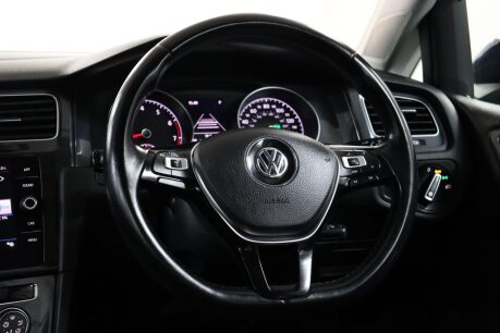 Volkswagen Golf SE TSI DSG 45