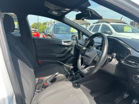 Ford Fiesta ST-LINE 9