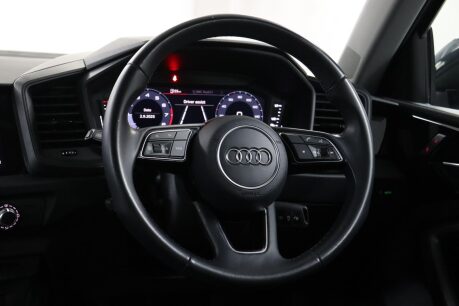 Audi A1 SPORTBACK TFSI TECHNIK 44
