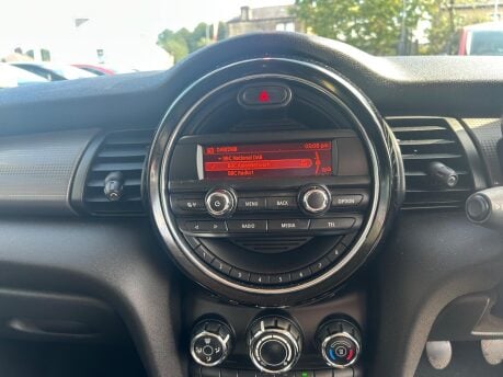 Mini Hatch COOPER D 8