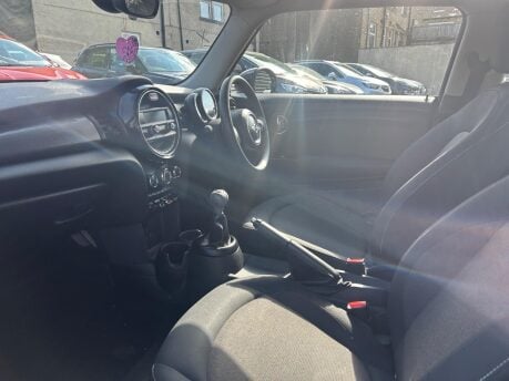 Mini Hatch COOPER D 10