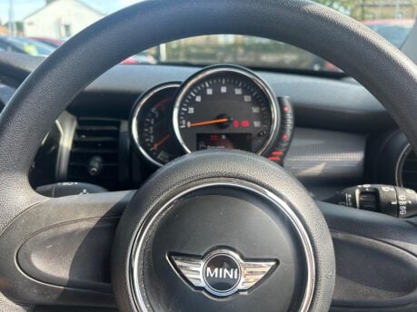 Mini Hatch COOPER D 9