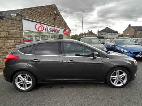 Ford Focus TITANIUM 8