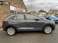 Volkswagen T-Roc SE TSI 8