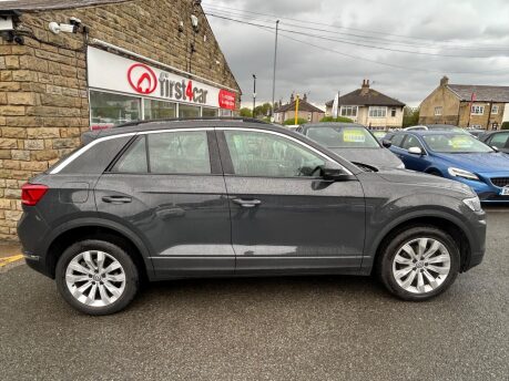 Volkswagen T-Roc SE TSI 8