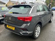 Volkswagen T-Roc SE TSI 9