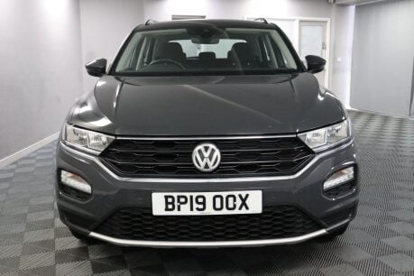 Volkswagen T-Roc SE TSI 2