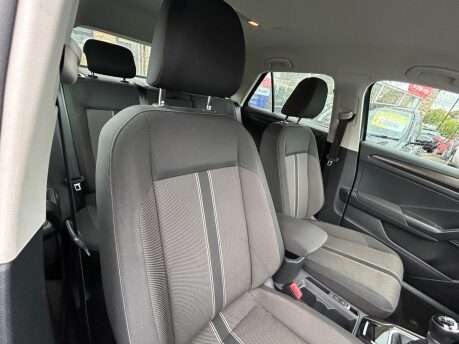 Volkswagen T-Roc SE TSI 10