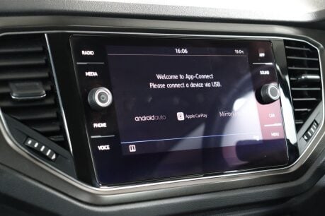 Volkswagen T-Roc SE TSI 38