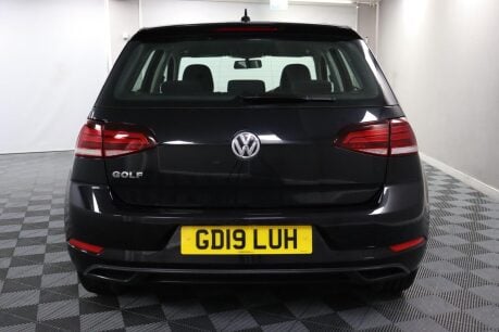 Volkswagen Golf S TSI 8