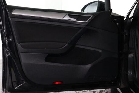 Volkswagen Golf S TSI 41