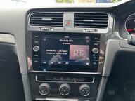 Volkswagen Golf S TSI 9