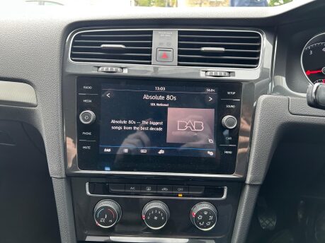 Volkswagen Golf S TSI 9