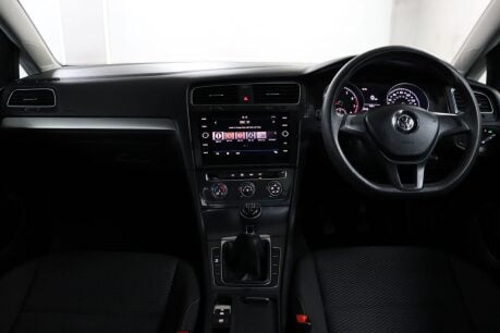 Volkswagen Golf S TSI 38