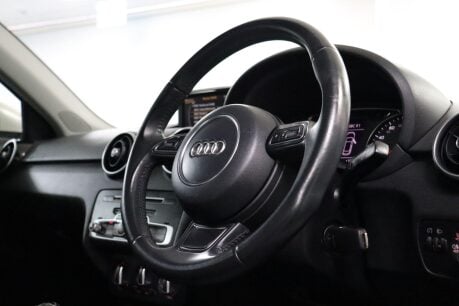 Audi A1 SPORTBACK TDI SPORT 12