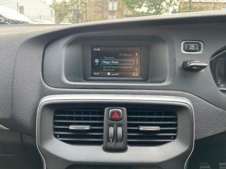 Volvo V40 T2 R-DESIGN 10